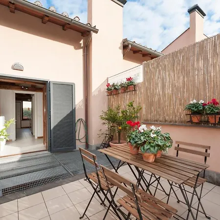 Charming Patio House In San Lorenzo Roma