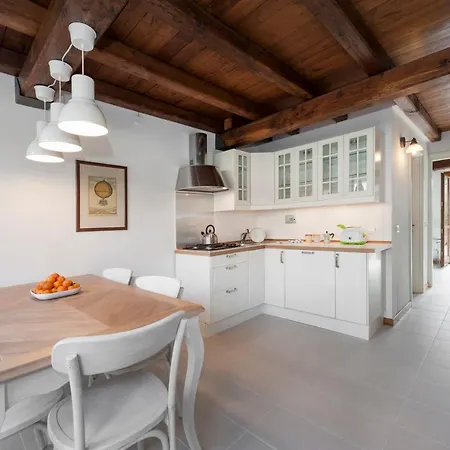 Charming Patio House In San Lorenzo * Roma