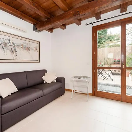 Charming Patio House In San Lorenzo