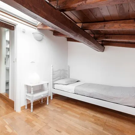Charming Patio House In San Lorenzo Roma
