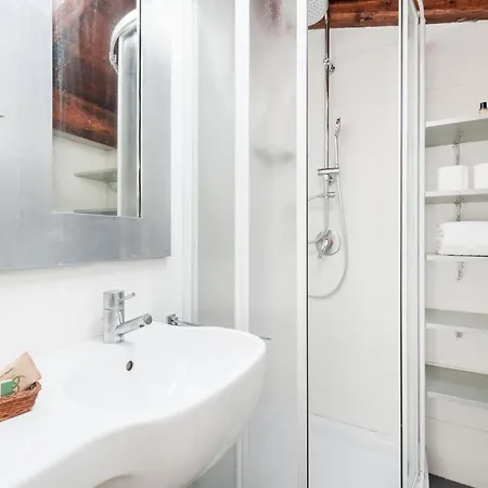 Charming Patio House In San Lorenzo Appartamento Roma