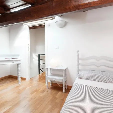 Charming Patio House In San Lorenzo Appartamento