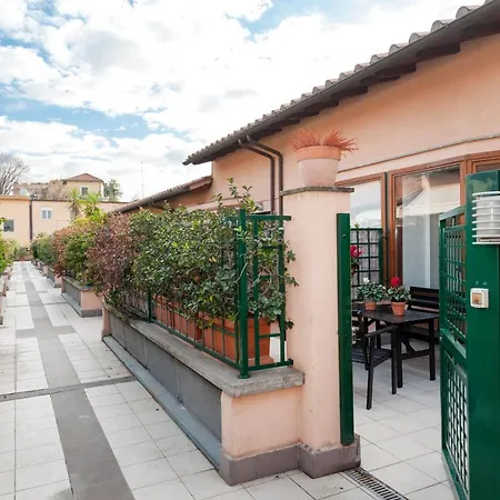 Charming Patio House In San Lorenzo Appartamento *