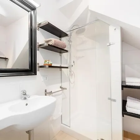 Charming Patio House In San Lorenzo Appartamento