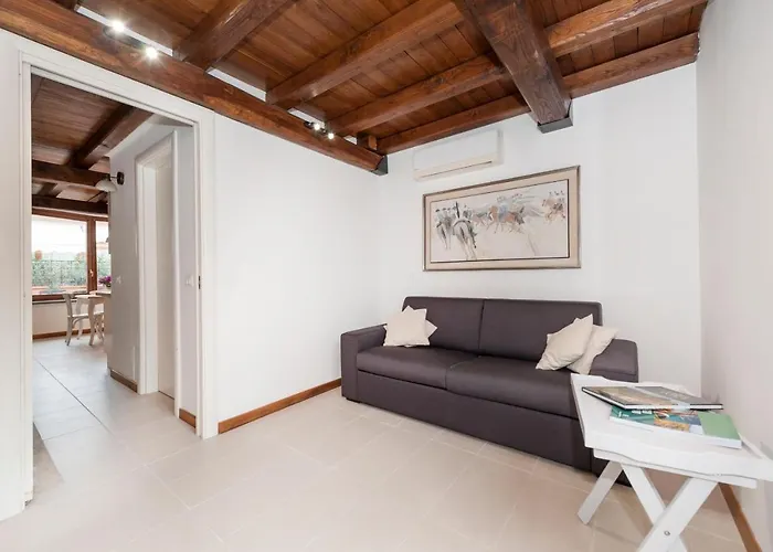 Апартаменты Charming Patio House In San Lorenzo *