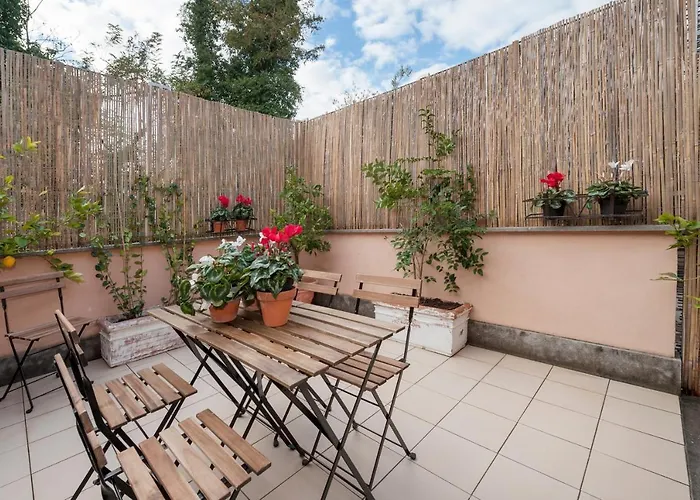 Charming Patio House In San Lorenzo * Рим