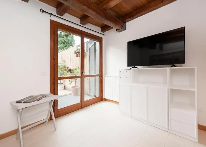 Апартаменты Charming Patio House In San Lorenzo *