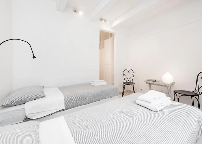 Charming Patio House In San Lorenzo * Рим