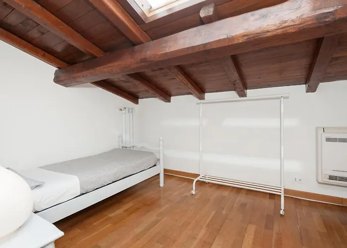 Charming Patio House In San Lorenzo * Рим
